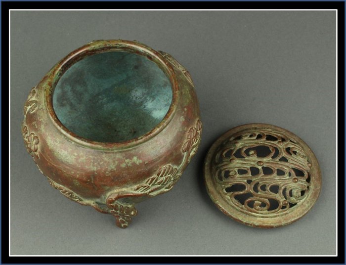 勇福堂》】日本香道具－須賀月芳造【高岡銅器玉型松竹梅紋（三友文