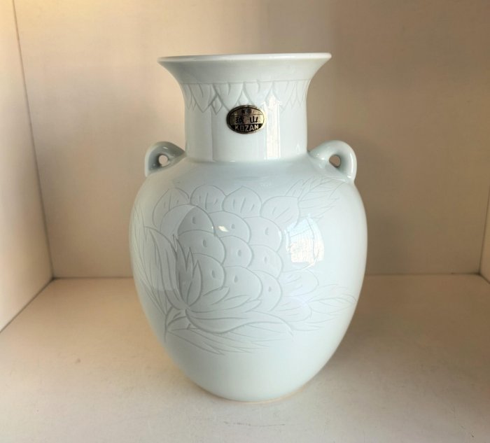 日本舶來品琥山白瓷花器花瓶底部微磕見圖品相不錯| Yahoo拍賣