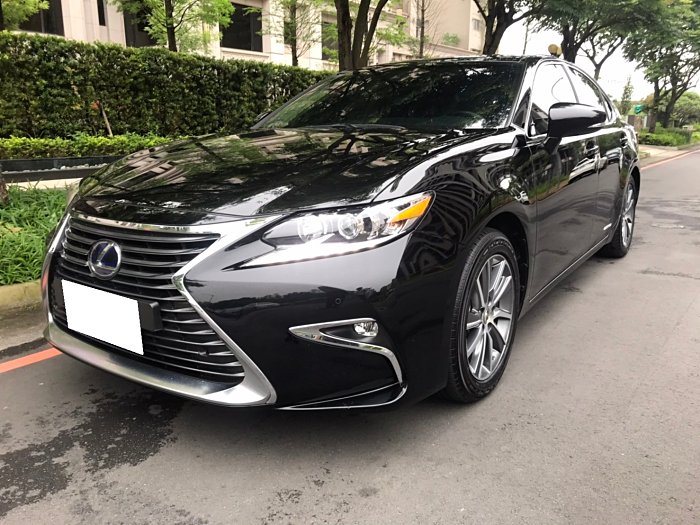 丹丹車庫 2016年 Lexus ES300h 里程7.8萬公里