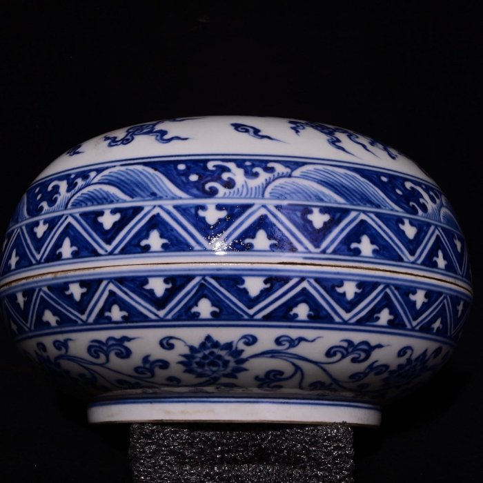大明成化年制青花龍紋果盒，高12×19厘米??4007313禦窯、 青花、古玩
