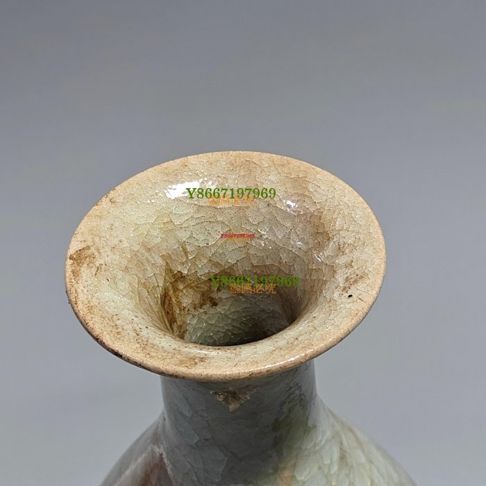 收藏品！宋官窯汝瓷冰裂紋冰花刻字描金賞瓶擺件：該器型規整、皮殼老辣