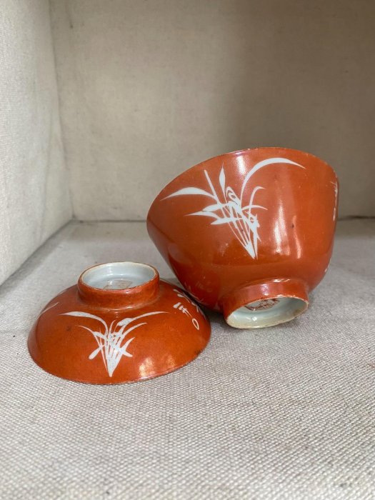 晚清珊瑚紅蓋碗嚴選新品，白瓷胎施珊瑚紅釉，留白繪蘭花詩文，文人風雅