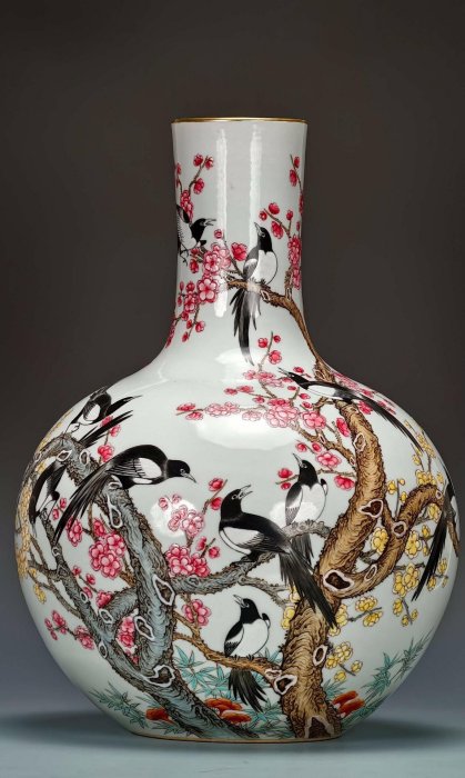 清乾隆年制】官窯粉彩“十二鵲/月月見囍”上眉梢天球瓶一對✪“乾隆”時期