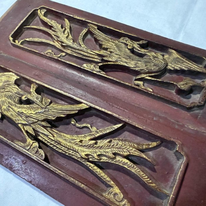 清代鳳凰木雕珍藏，朱漆鎏金工藝，雕工細膩精緻，呈現栩栩如生鳳鳥，具
