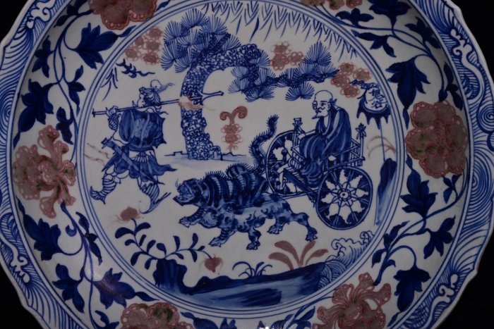 元代大元國至正十一年青花釉里紅鬼谷子下山人物故事紋盤，高5.3×40.2