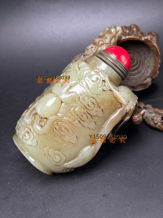 精美和田玉黑皮籽料鼻煙壺！雕刻祥龍！古代皇室之品！雕刻精美！玉質溫