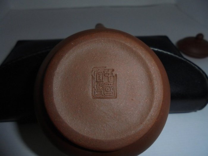70年代末期外銷四字「中國宜興」款紫砂水平標準壺(早期ㄟ標準仔) 全新