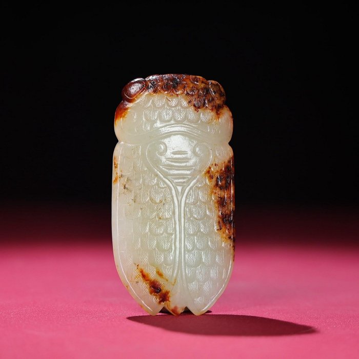 臻品舊藏，和田白玉滿工玉蟬掛飾包漿厚重， 沁色入骨，工藝精湛犀利民
