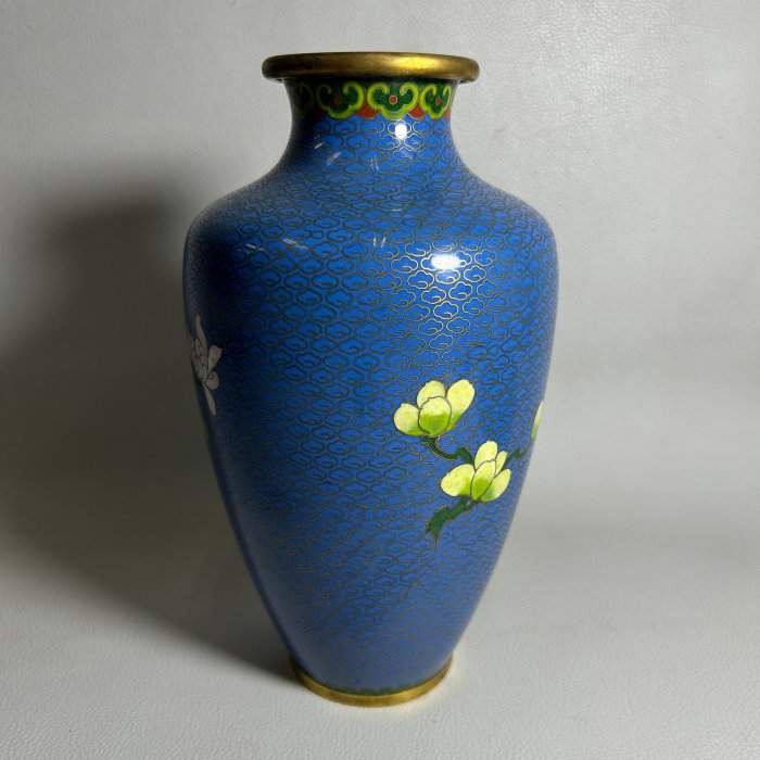 古玩輕鬆拍】老日本七寶燒(景泰藍) 掐絲琺瑯滿雲花卉紋銅口花瓶
