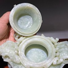 岫玉雕卷草紋龍鈕龍耳銜環三足香爐全品帶原配木托整塊玉料打磨掏制雕刻