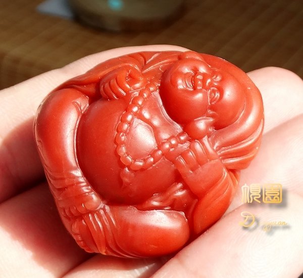 頂園翡翠＊《38.8g天然正保山原石南紅瑪瑙柿子紅赤玉「彌勒佛」雕墜