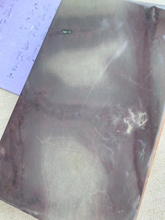嚴選天然魚腦雙凍蕉葉白端硯，尺寸19x11.8x2.6cm，開鑿摩崖巨製 雲月硯