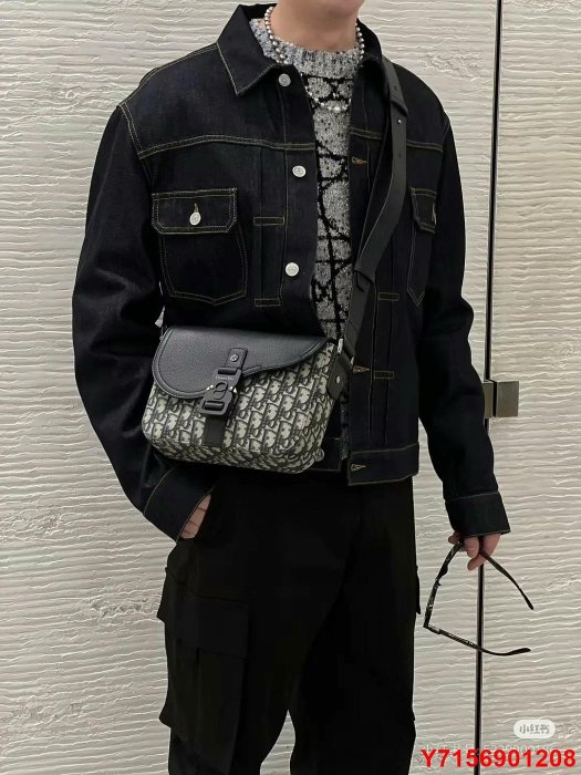 全新男包Dior 迪奧 馬鞍包 SADDLE純色翻蓋郵差包 單肩斜挎包 明星單品 采用優質原