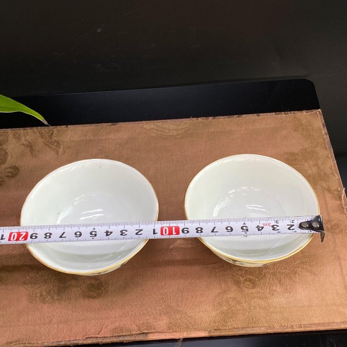道光粉彩碗清道光粉彩寶相花+纏枝紋碗一對，家父早年收藏，釉面溫潤