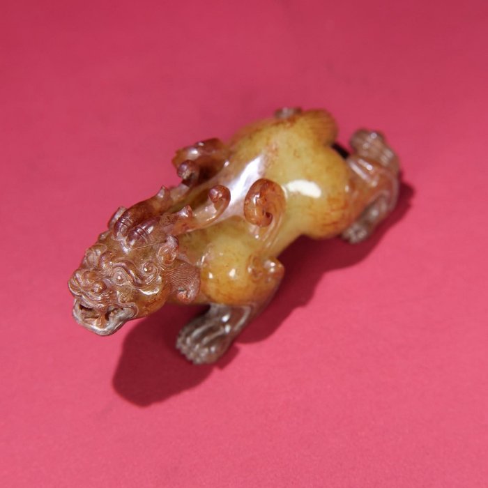 臻品舊藏，和田玉滿沁瑞獸小擺包漿厚重，沁色入骨，工藝精湛，犀利民藏