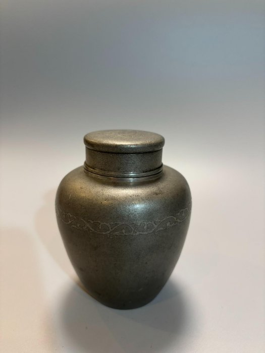 1383 時代錫器 本錫製　 梅文　茶入 1383 時代錫器 本錫製 梅文 茶入