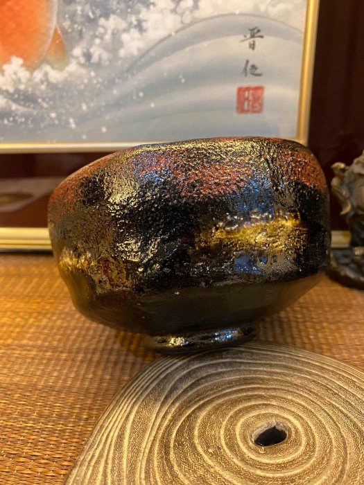 嚴選日本宗家十職樂吉左衛門十二代弘入作黑樂茶碗，雙紅釉色稀有侘寂風