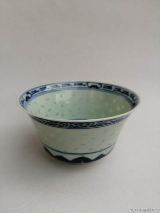 晚清民國，青花玲瓏瓷茶杯口徑10.5cm，高6cm 口沿處小磕沖，幾古董古瓷
