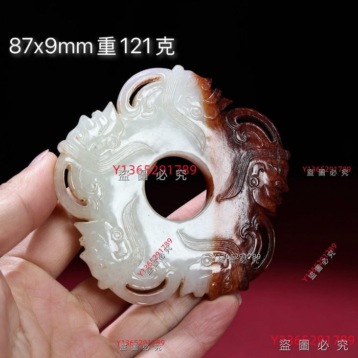 和田白玉熟坑紅沁神人玉璧包漿厚重， 沁色入骨，工藝精湛，刀法利民藏