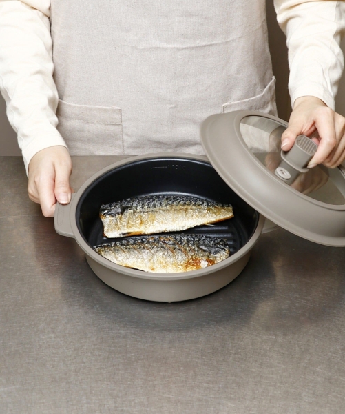 日本 3COINS 《一台六用》微波爐料理神器-深型料理碗-1.1L 附玻璃蓋 烤魚 直接微波