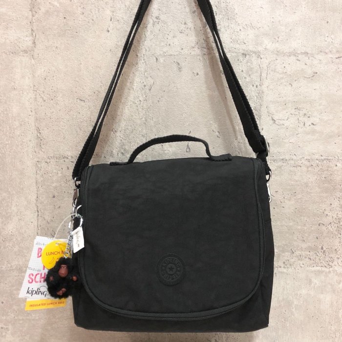 Maple麋鹿小舖 美國購買 kipling 黑色拉鍊肩背斜揹包 ＊ 附猴子吊飾 ＊ ( 現貨AC7254 )