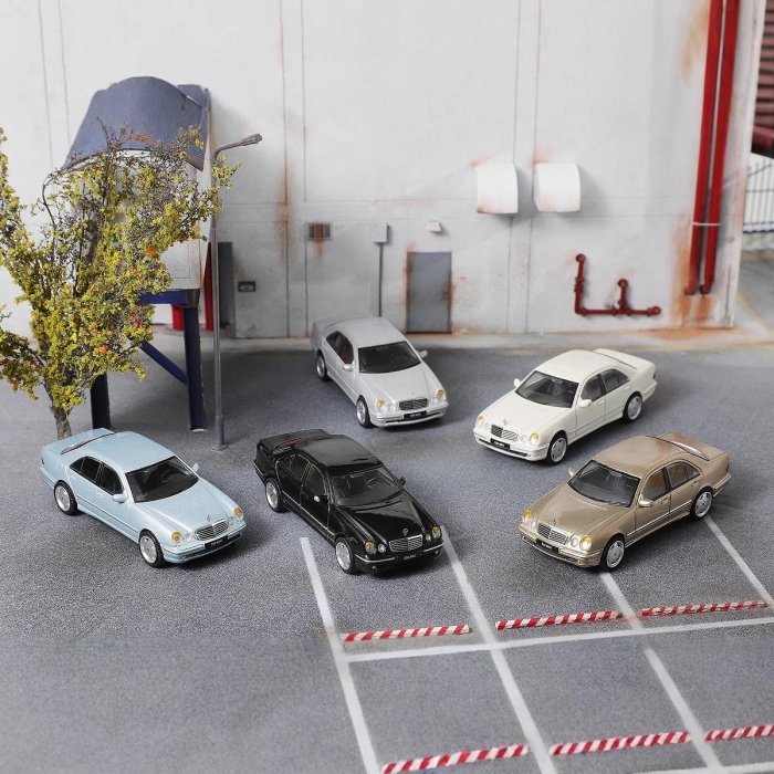 DCT Shadow 1:64 W210 E55 AMG 模型車 經典黑頭車 E-CLASS E 55