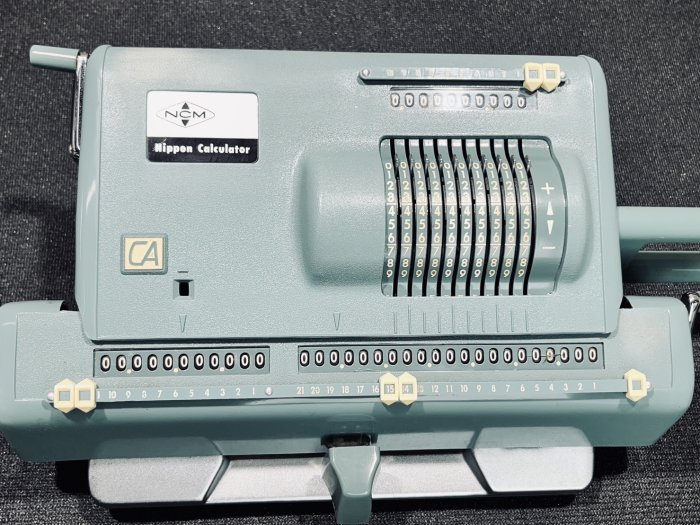 Nippon Calculator NCM 手動計算機 グレー JP.com】日本製古早NCM Nippon Calculating Machine 機械式手動計算機
