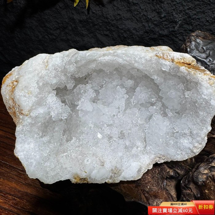 天然アゲート聚宝盆 原石131.4g 白系水晶晶洞 専用木台元宝2個付き金運置物 天然白水晶晶洞靈鉆晶洞聚寶盆水晶洞原石老皮表面晶洞可放小水晶【藝海