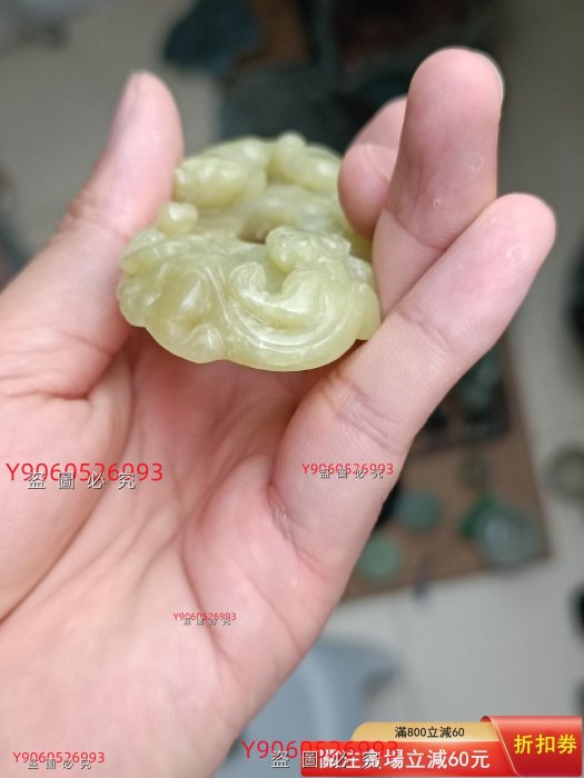 和田玉雙螭龍玉佩，黃口料，帶點白點，手工雕刻手工打磨拋光蘇工和田玉