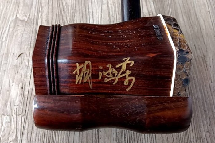 胡涵柔製作20 明清老紅木 未使用 螺鈿龍、鳳凰 胡涵柔製作 未使用 15湾頭 螺鈿 薔薇 明清老紅木二胡 - メルカリ