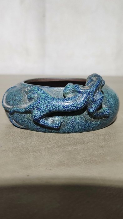 鈞釉嗤虎文房筆洗，釉面柔和，底款清晰，全品，最大直徑10.7厘米，原圖