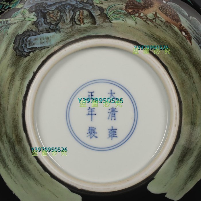 清雍正墨地粉彩花鳥紋天球瓶規格：高34.5公分口徑7.5公分肚徑23公分