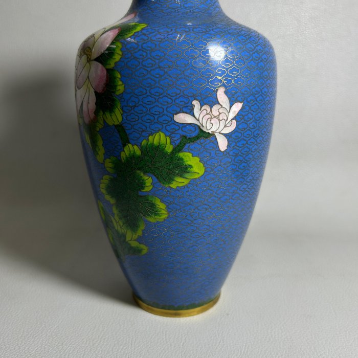 古玩輕鬆拍】老日本七寶燒(景泰藍) 掐絲琺瑯滿雲花卉紋銅口花瓶
