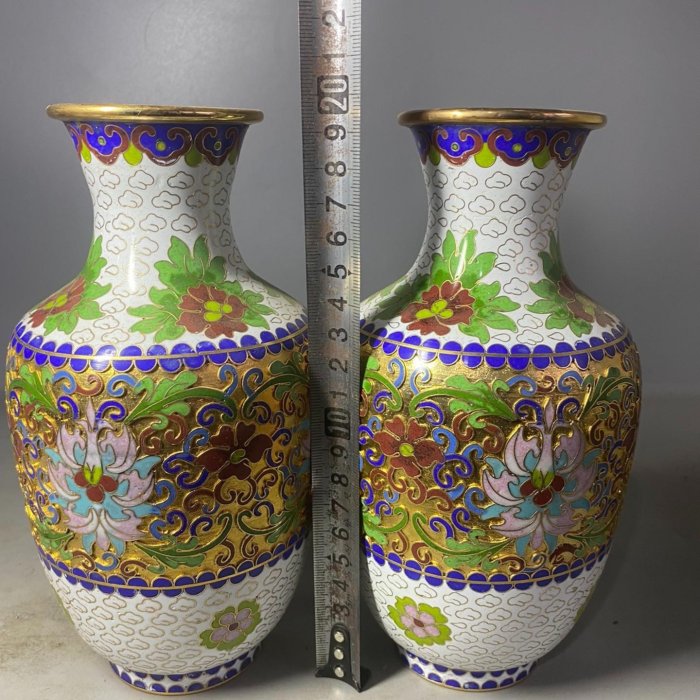 景泰藍花瓶一對高約20厘米銅胎掐絲琺瑯彩色彩鮮艷工藝精細口創匯時期的
