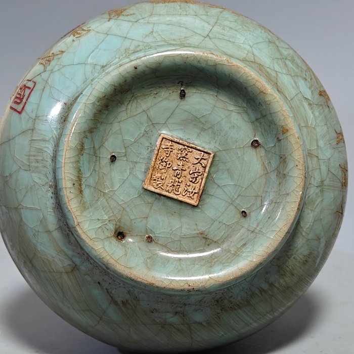 收藏品！宋官窯汝瓷冰裂紋冰花刻字描金賞瓶擺件：該