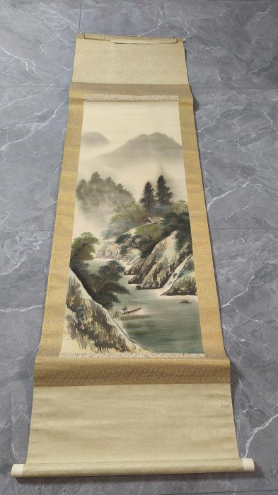 嚴選回流絹本字畫，山水畫原裱珍藏，章款清晰璐軸頭，公分尺寸精工裝裱。 山水畫絹本 裱框 字畫 章款
