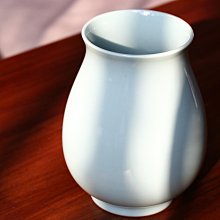 初代宮永東山作青瓷花瓶高20.2cm直徑14cm. 素雅高潔釉色肥美體古董老