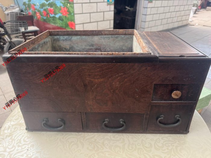 【二手】可議價 日本回流實木隼卯火缽 火爐 長55公分左右，寬32公分左右，高28公分左右，老實木，隼卯工藝，老物底部隼卯處有些許變形70593