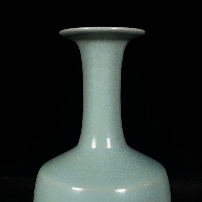 宋汝窯宋徽宗御用款銘文紙槌瓶，高29直徑13cm，200212 官窯汝瓷鈞窯