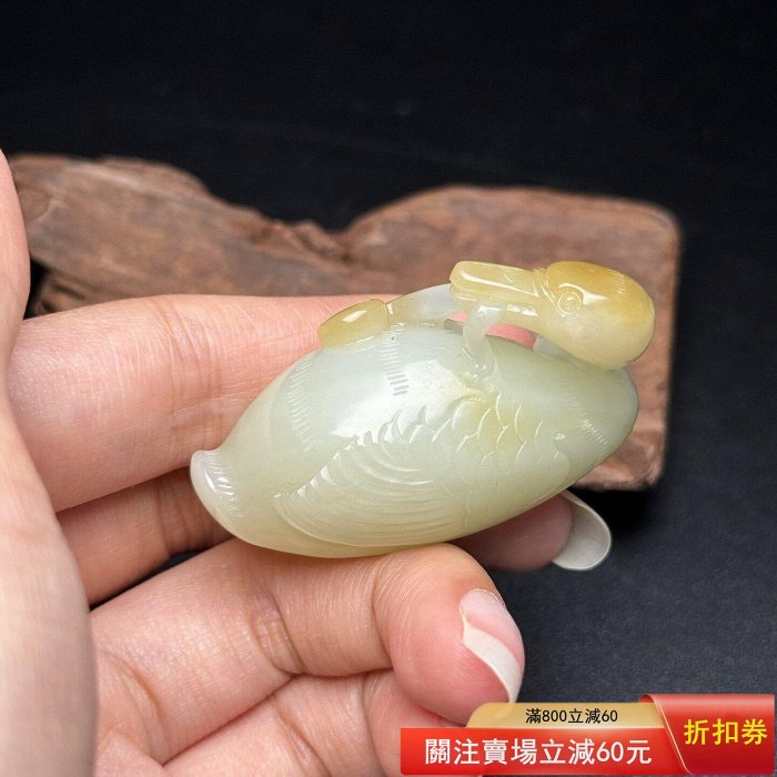 和田玉鵝如意掛件規格：48×24×29毫米，重37克玉質溫潤細膩，雕工生動