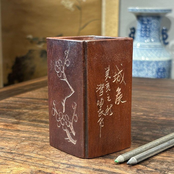 清時代 年代物 紫砂筆梅花詩文入り 筆筒  朱泥 雕刻 在銘 清時代 年代物 紫砂筆梅花詩文入り 筆筒 朱泥 雕刻 在銘