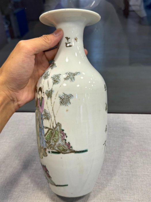 嚴選民國時期粉彩仕女圖尺瓶，全品完整無缺，余源興創作，精美器型附