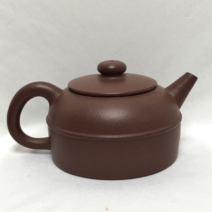 陳子彡》B12[ 荊溪逸公民國早期壺老紫泥砂單孔約250cc] 中國宜興紫砂壺