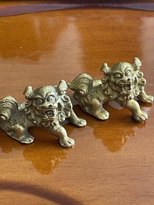 小銅獅子一對銅獅子鎮紙一對民俗老物件銅獅子小巧玲瓏非常漂亮實心銅包