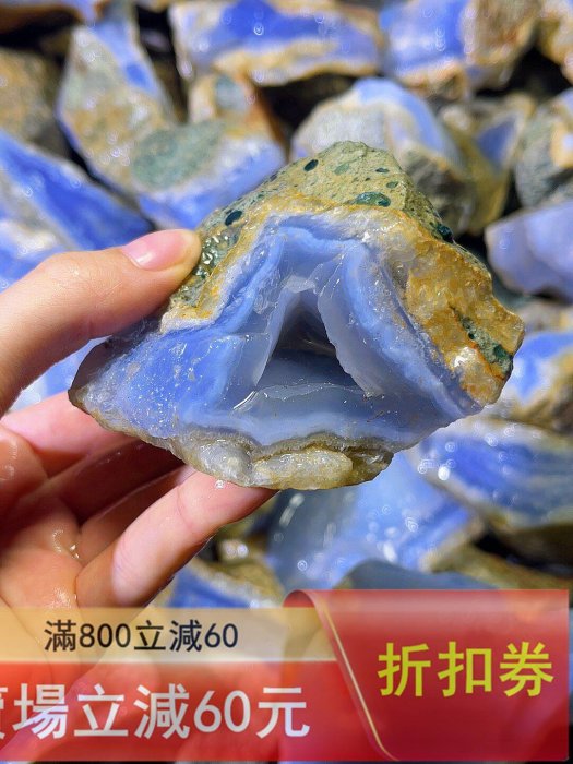 藍瑪瑙原石，礦料，藍色澤漂亮，晶體結構獨特，面光滑細膩。適合做擺件