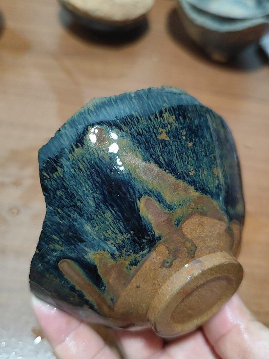 中国古美術 藍兔毫六方盞 宋代建窯 包口造形 藍兔毫意匠 茶碗 茶道具 骨董 陶 宋代建窯兔毫束口盞，釉面深藍兔毫紋美，蛤蜊光內壁添古韻，鐵胎厚重無