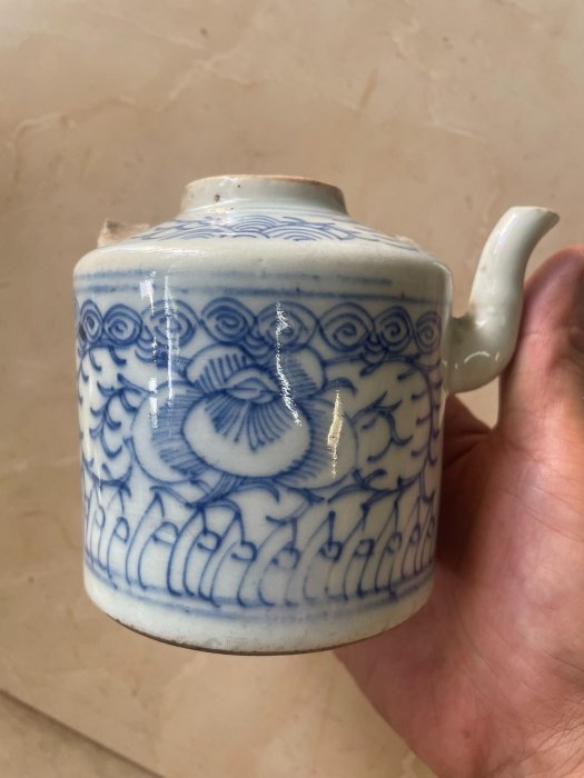 中国美術 青花枝花紋 壺 高49cm(A595) 清中期青花纏枝花卉提梁壺，壺身高10公分，青花發色鮮艷，紋飾典雅