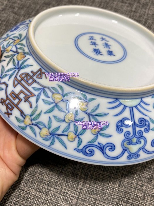 清代雍正斗彩洞石花卉紋盤此造型經典，品相如圖。全美品，器型周正