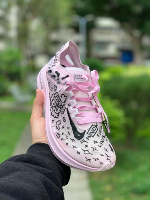 NIKE ZOOM FLY SP FAST AT5242-100 機能氣墊塗鴉半透明款慢跑鞋| Yahoo拍賣