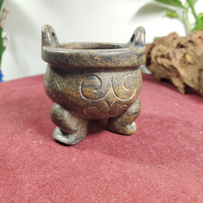 中国　玉石岫玉彫刻　雙耳活環　龍鈕蓋爐　三足香炉　唐木台付　C　5389 清翠玉雙龍耳活環三足獅鈕蓋爐-宇珍國際藝術| Yu Jen Taipei重要